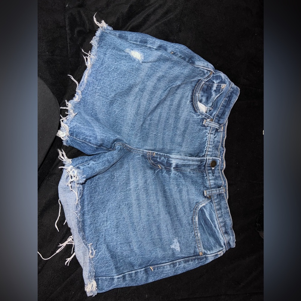 Size 12. ANA High-Rise Denim Boyfriend Short. 5” inseam